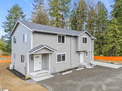 3111 3113 E Camellia Way , Port Orchard, WA 98366