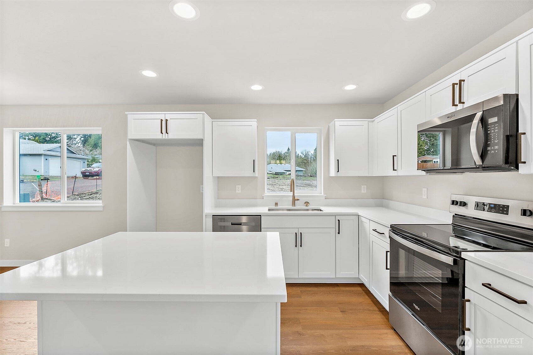 3111 3113 E Camellia Way , Port Orchard, WA 98366