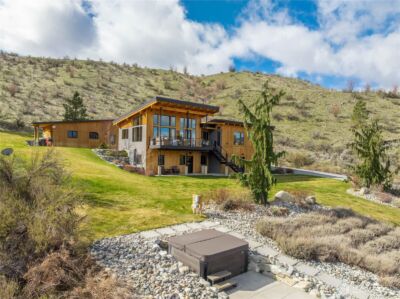 111 Hawks Meadow , Chelan, WA 98816