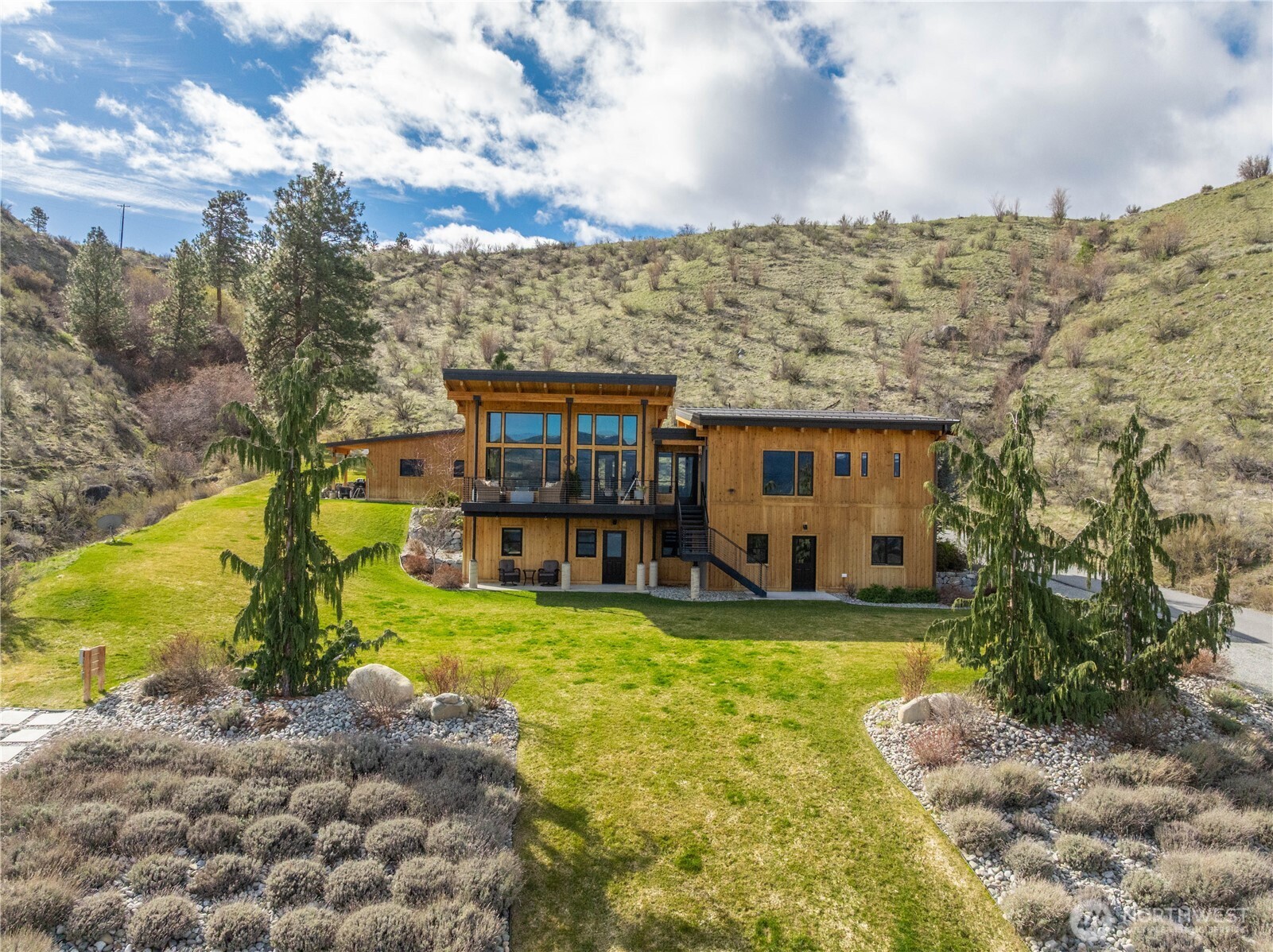 111 Hawks Meadow , Chelan, WA 98816