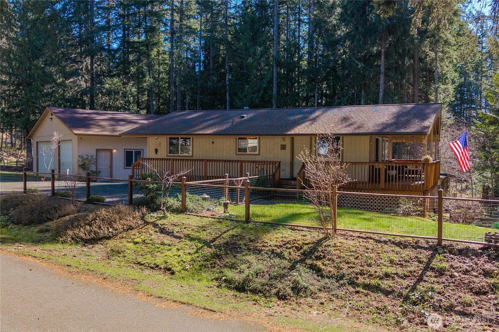 161 N Duckabush Loop , Hoodsport, WA 98548