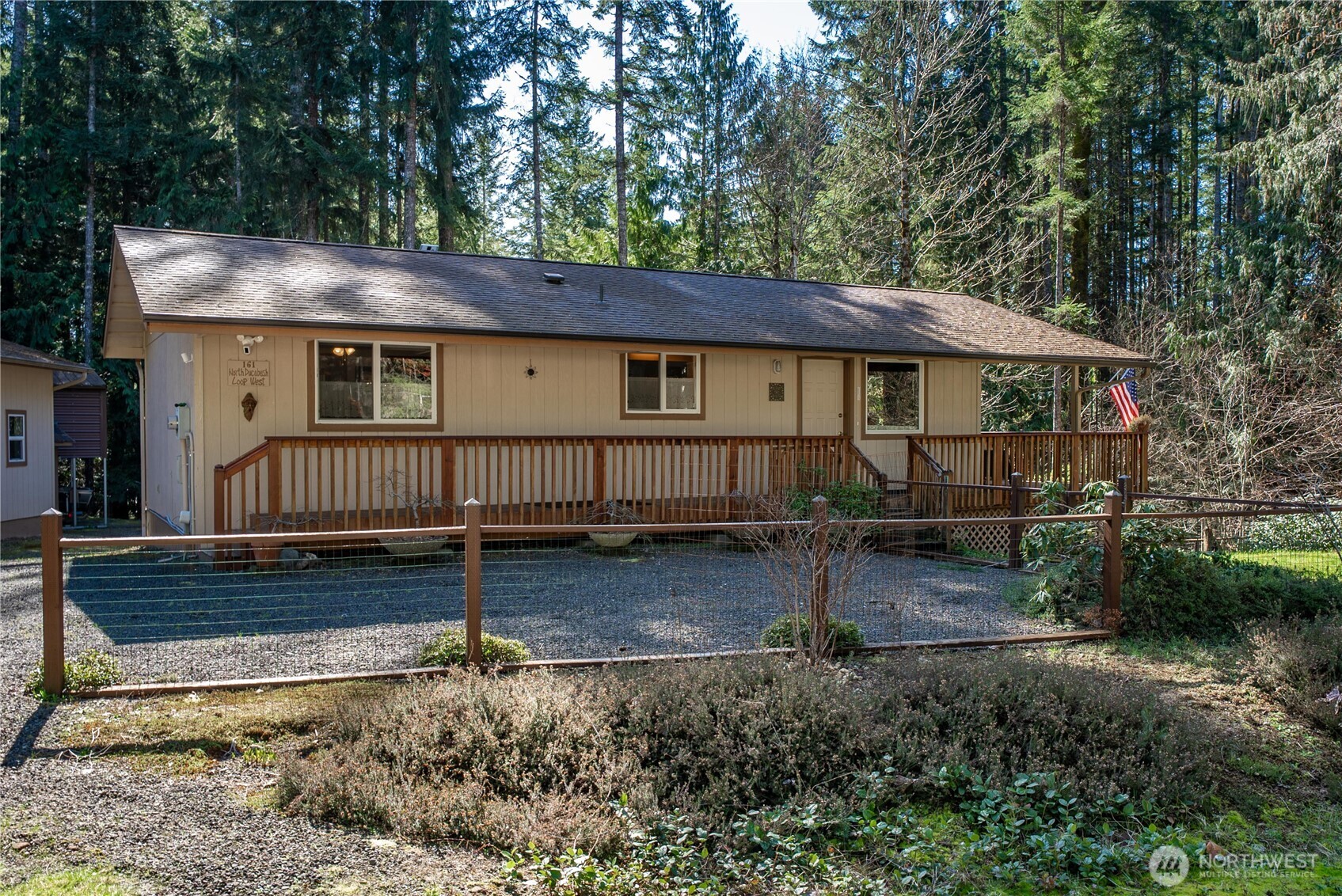 161 N Duckabush Loop , Hoodsport, WA 98548