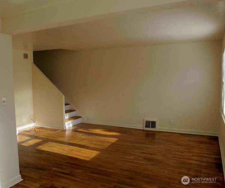 8001 Densmore Avenue N, Seattle, WA 98103