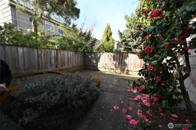 8001 Densmore Avenue N, Seattle, WA 98103 - Photo 15