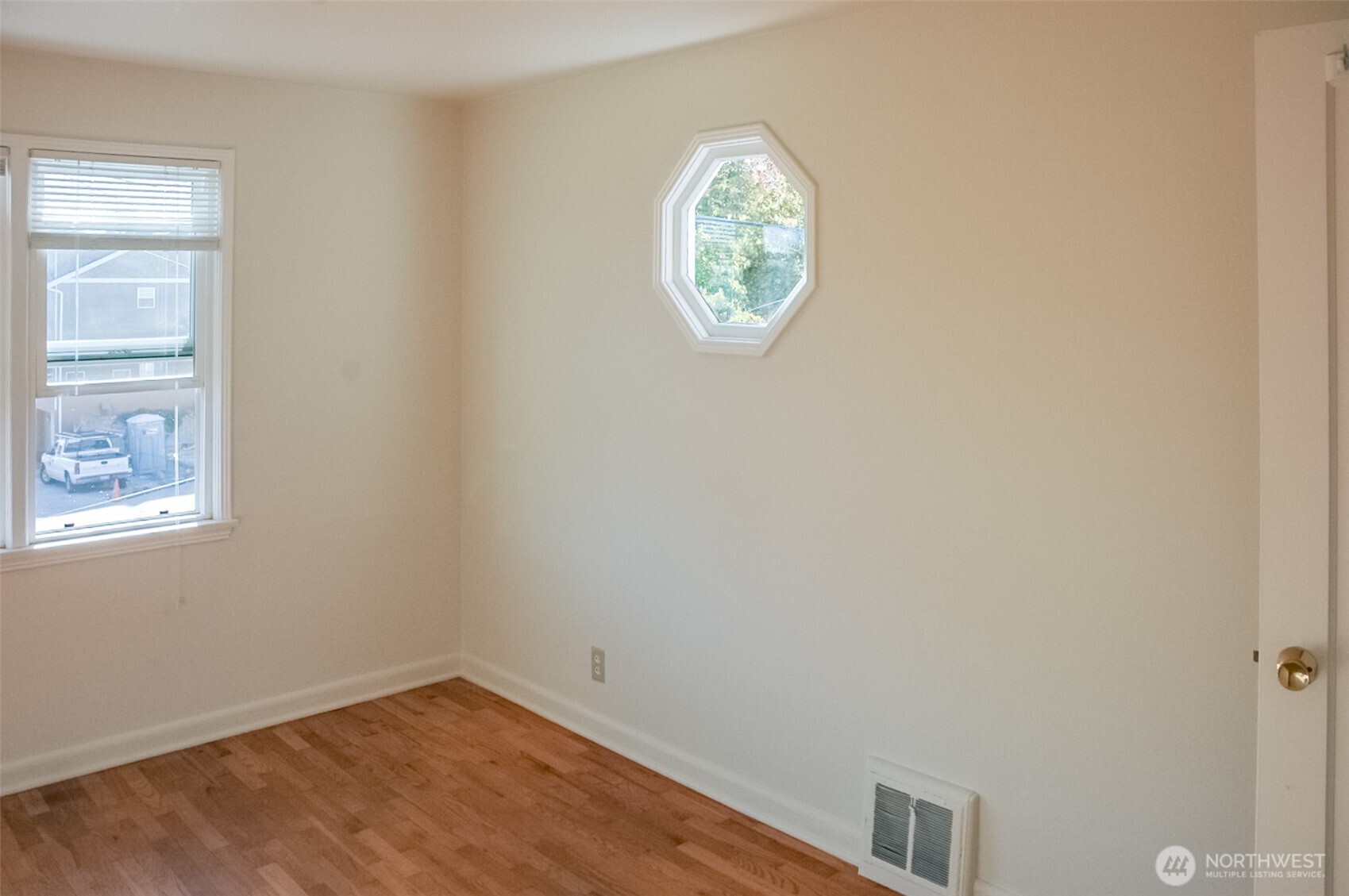 8001 Densmore Avenue N, Seattle, WA 98103