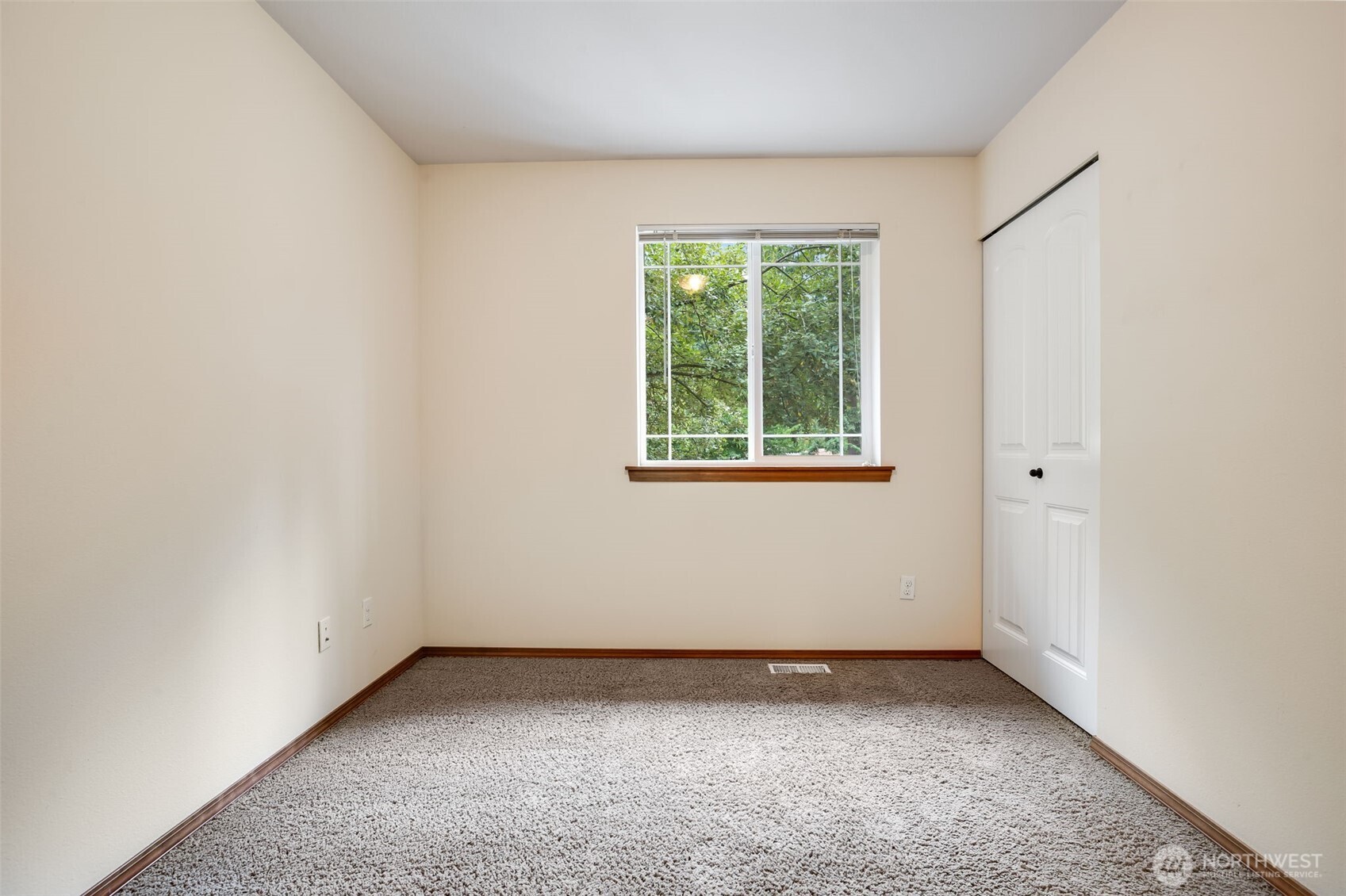 13739 Stone Avenue N, Seattle, WA 98133