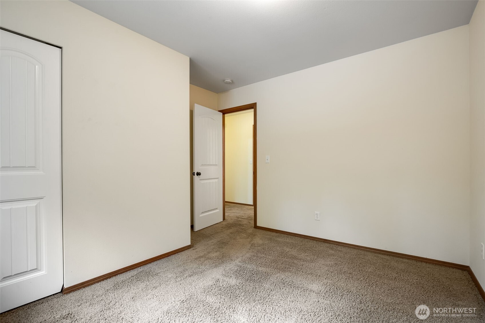 13739 Stone Avenue N, Seattle, WA 98133