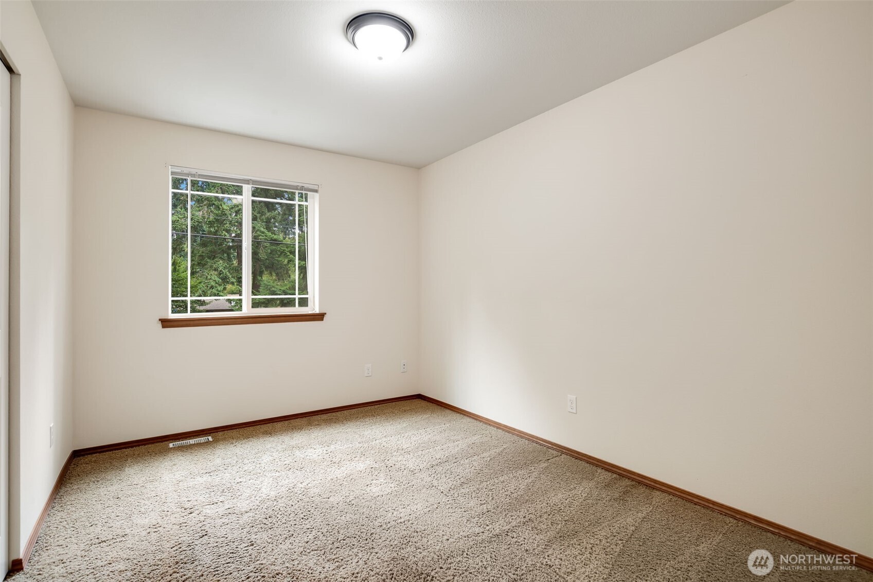 13739 Stone Avenue N, Seattle, WA 98133