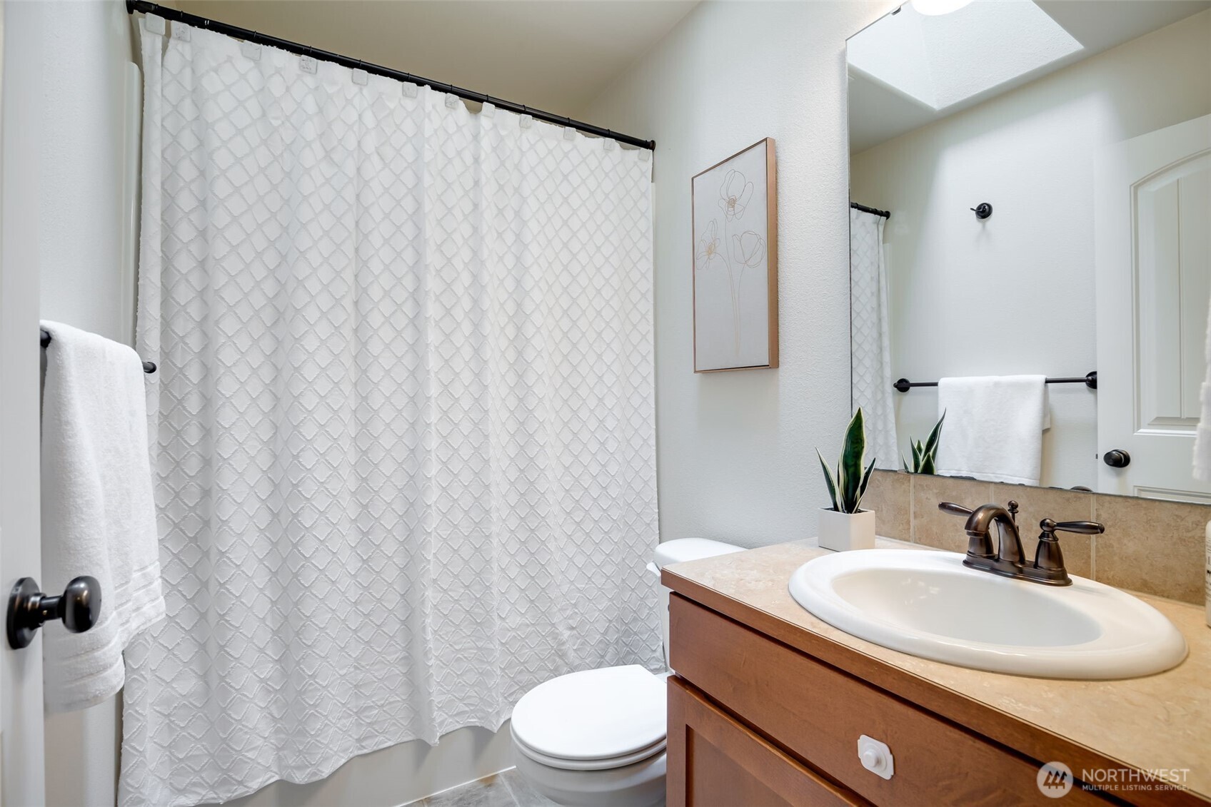 13739 Stone Avenue N, Seattle, WA 98133