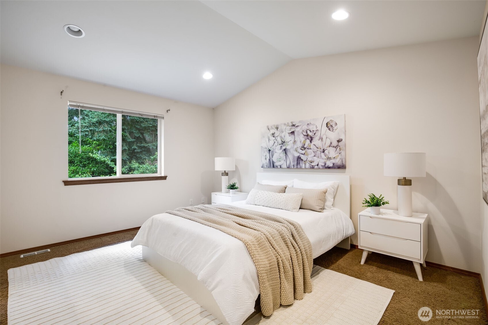 13739 Stone Avenue N, Seattle, WA 98133