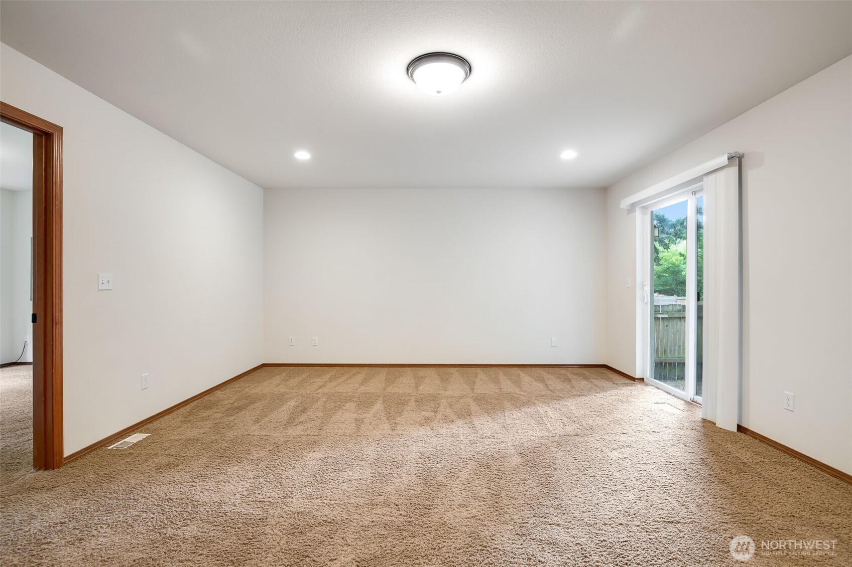 13739 Stone Avenue N, Seattle, WA 98133