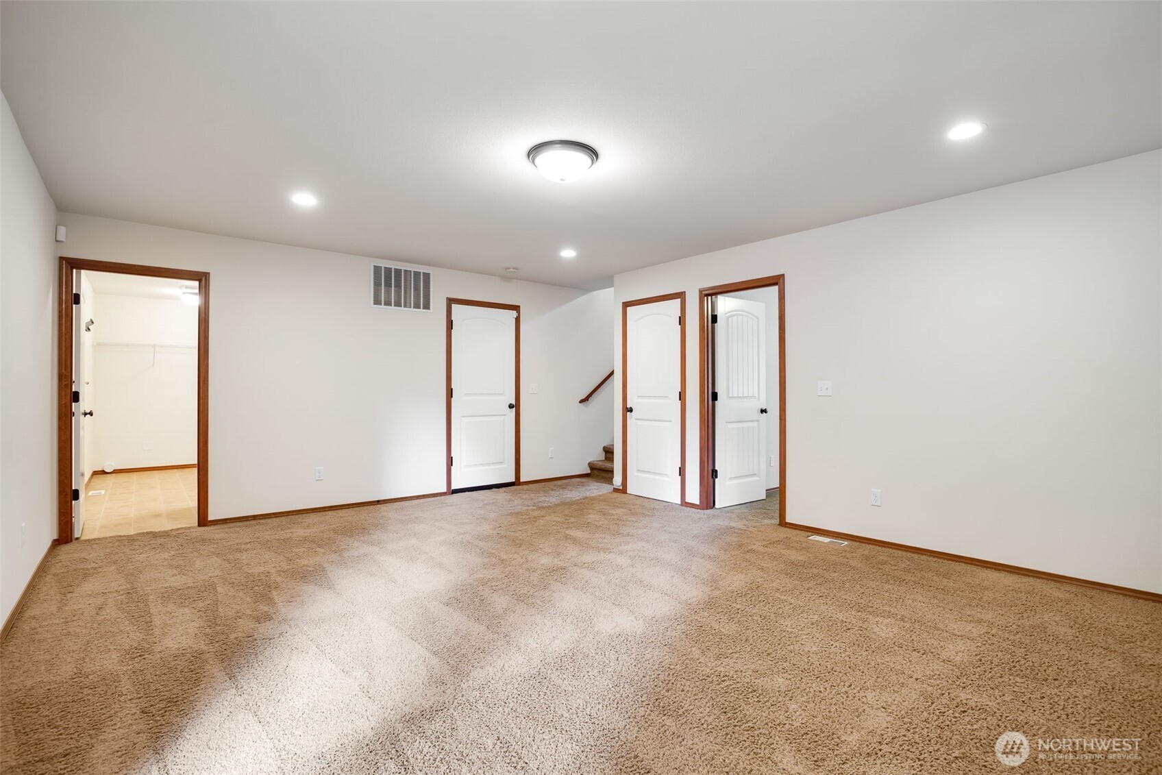 13739 Stone Avenue N, Seattle, WA 98133