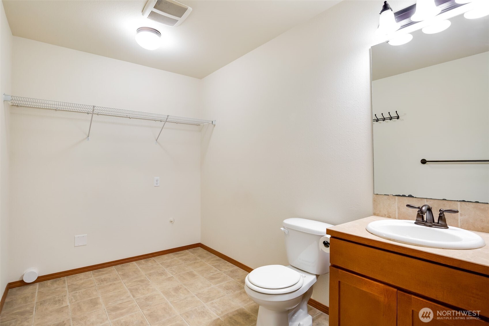 13739 Stone Avenue N, Seattle, WA 98133