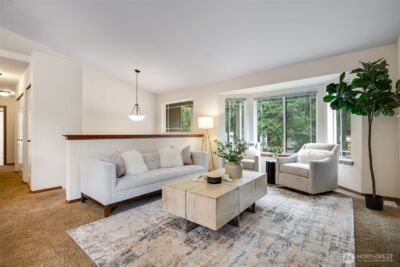 13739 Stone Avenue N, Seattle, WA 98133 - Photo 3