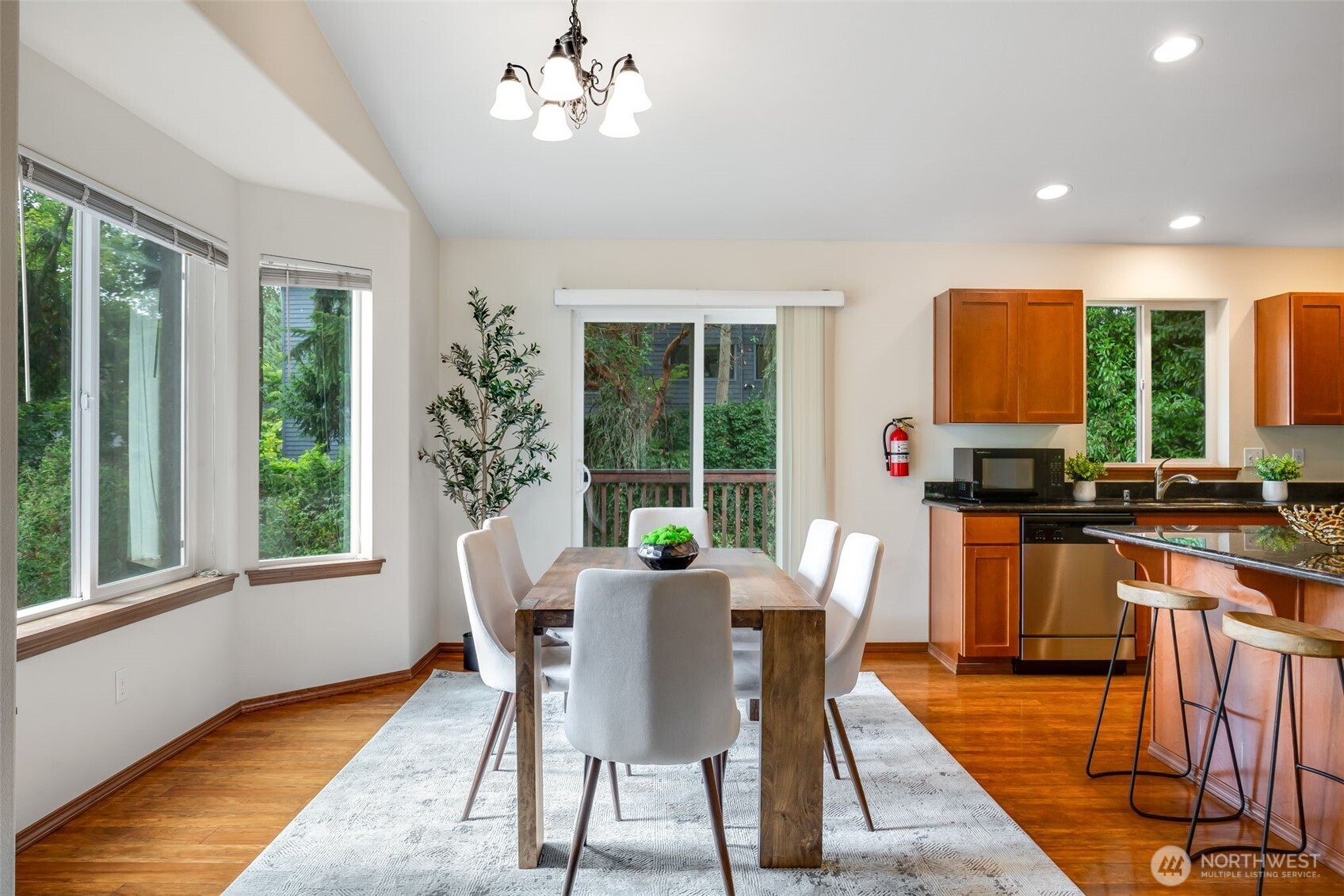 13739 Stone Avenue N, Seattle, WA 98133