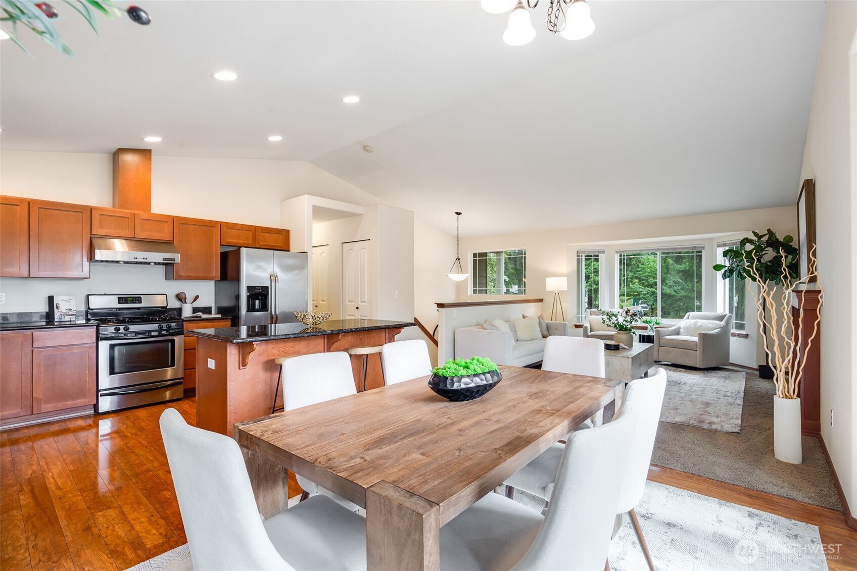 13739 Stone Avenue N, Seattle, WA 98133