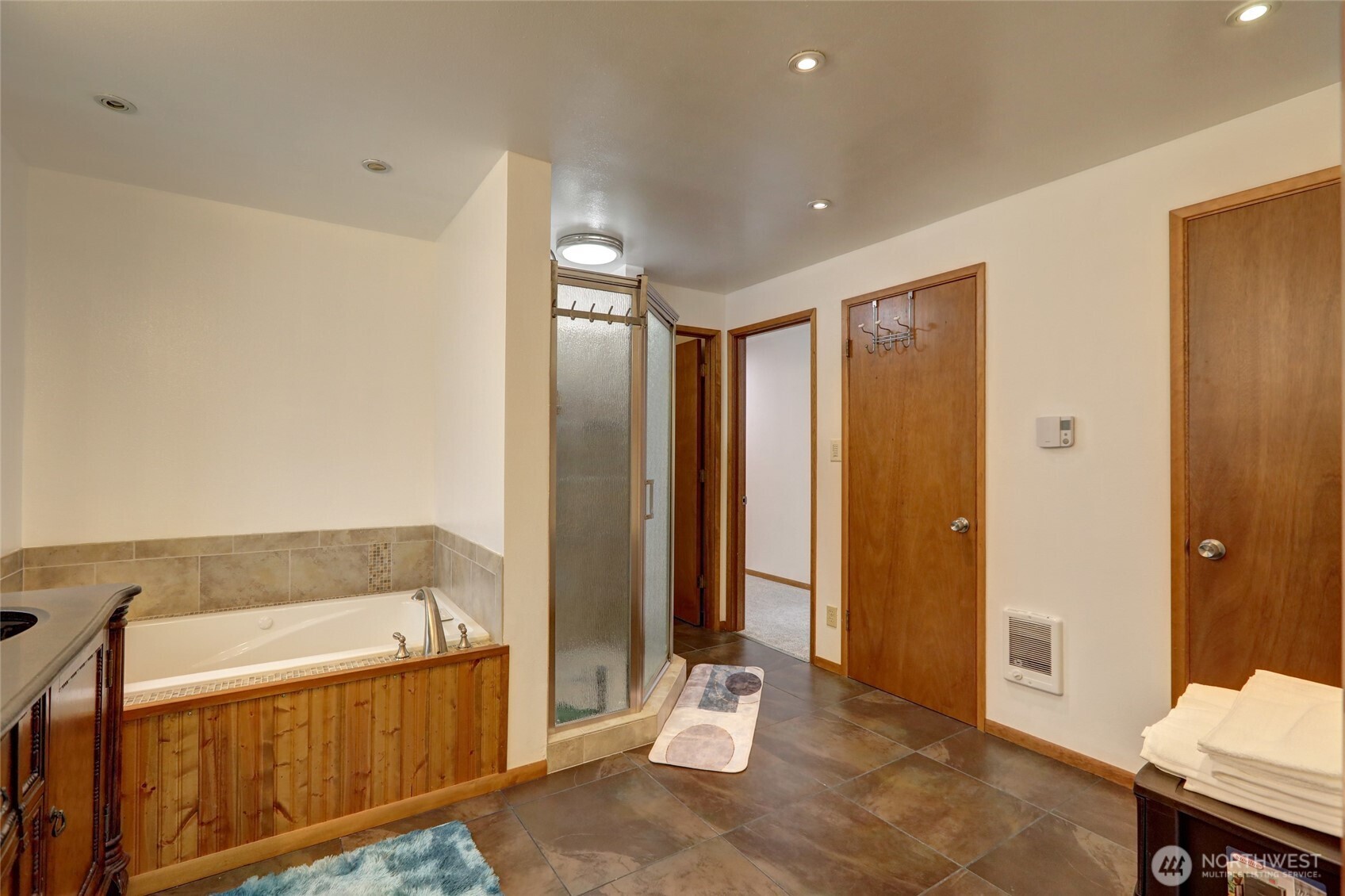 7820 NE 195th Street , Kenmore, WA 98028-5006