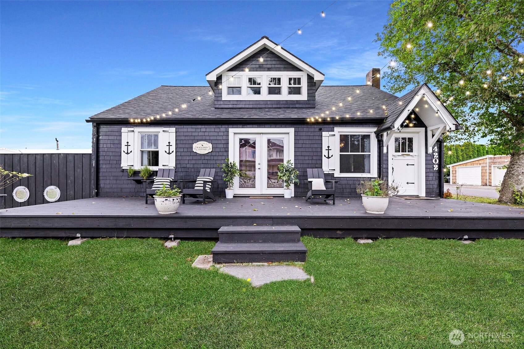 4202 L Place , Seaview, WA 98641