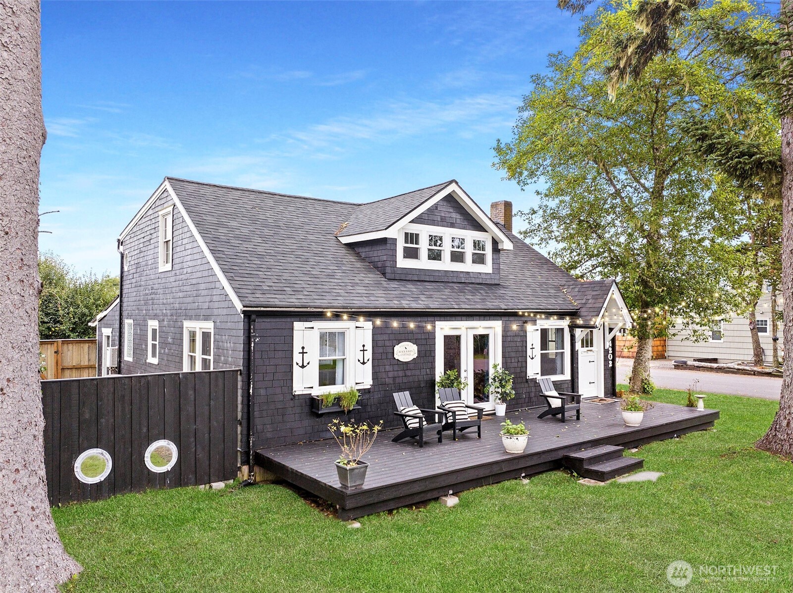 4202 L Place , Seaview, WA 98641