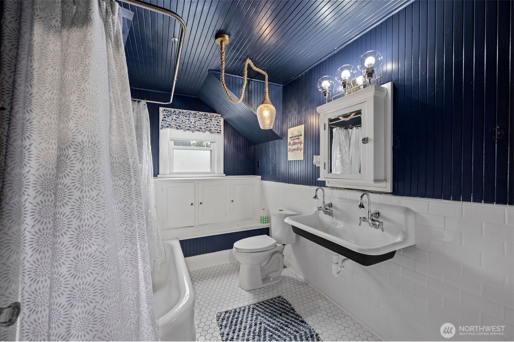 4202 L Place , Seaview, WA 98641