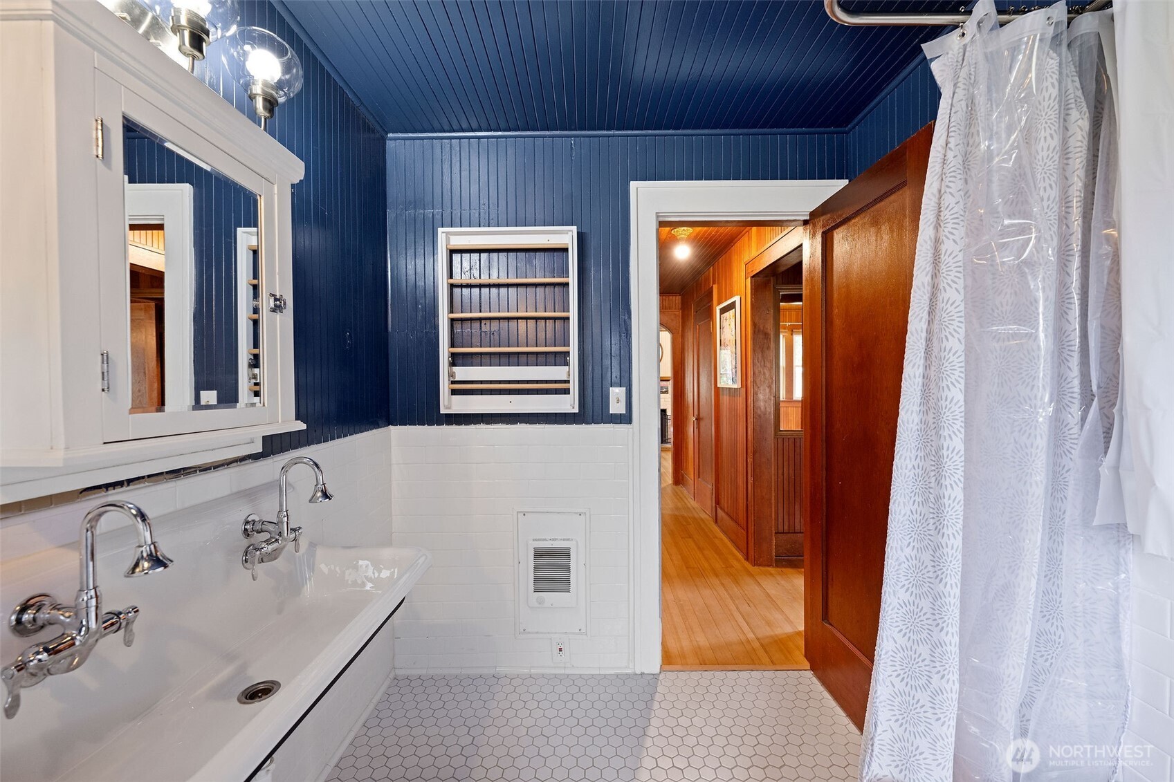 4202 L Place , Seaview, WA 98641