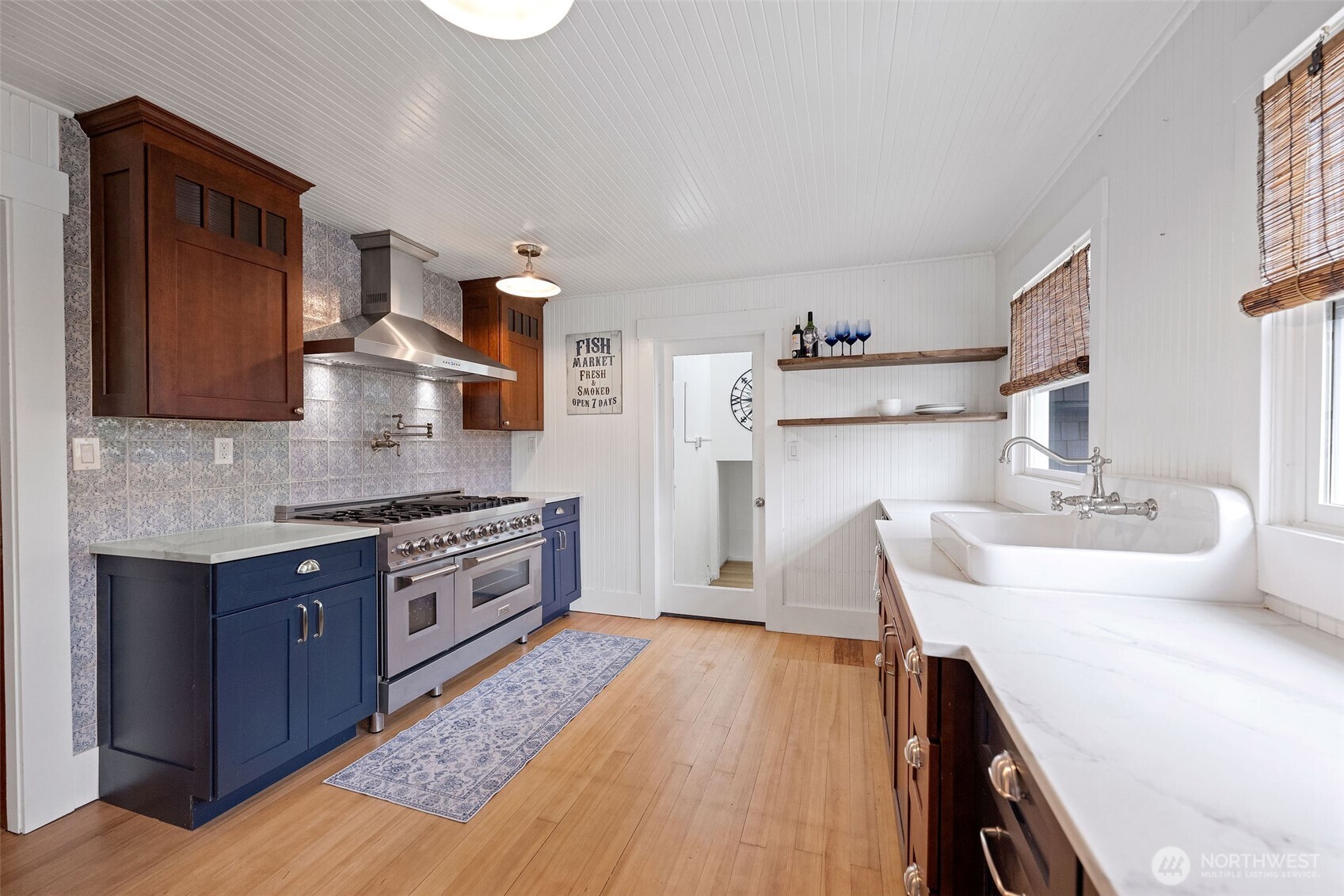 4202 L Place , Seaview, WA 98641