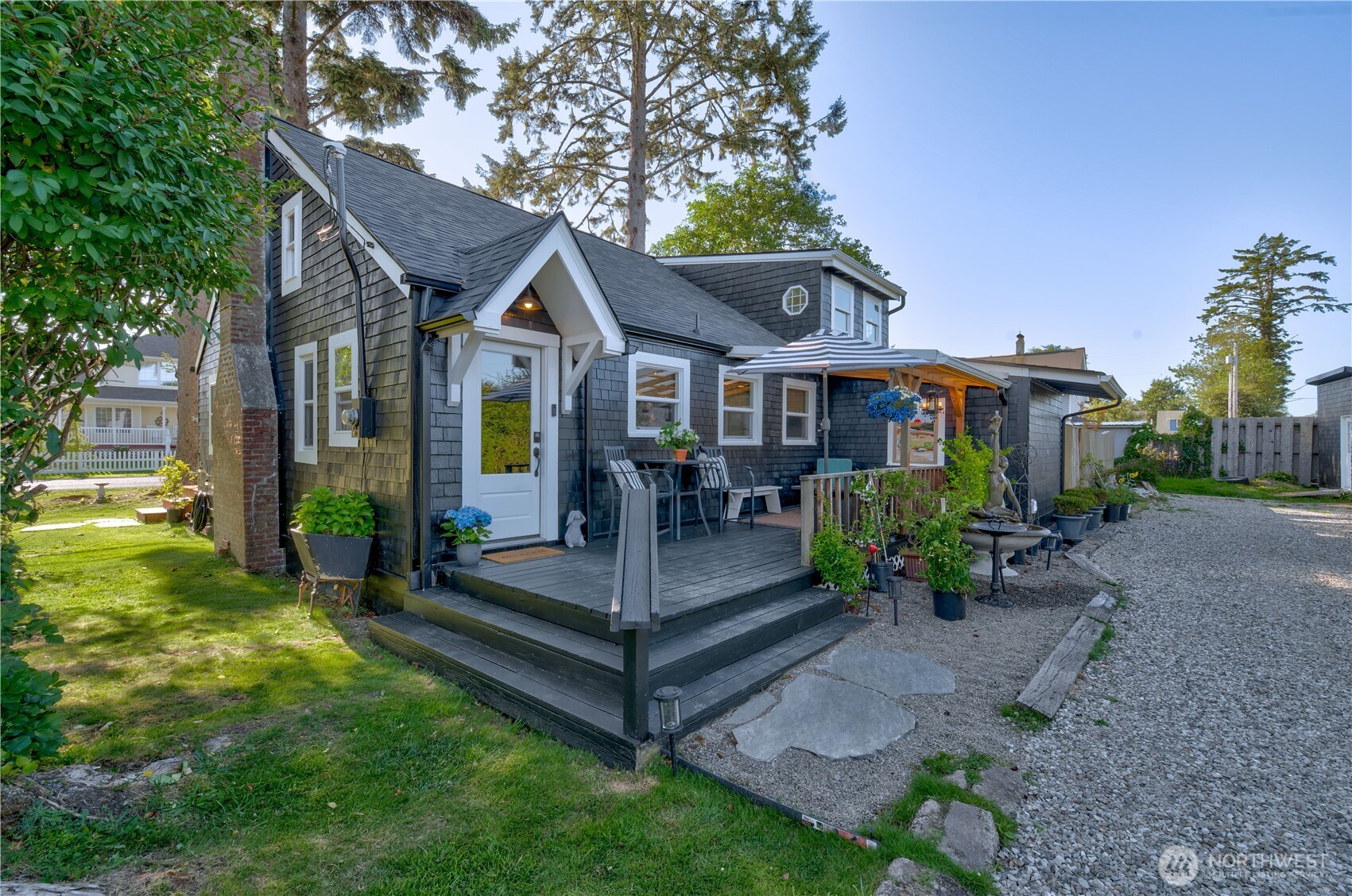 4202 L Place , Seaview, WA 98641