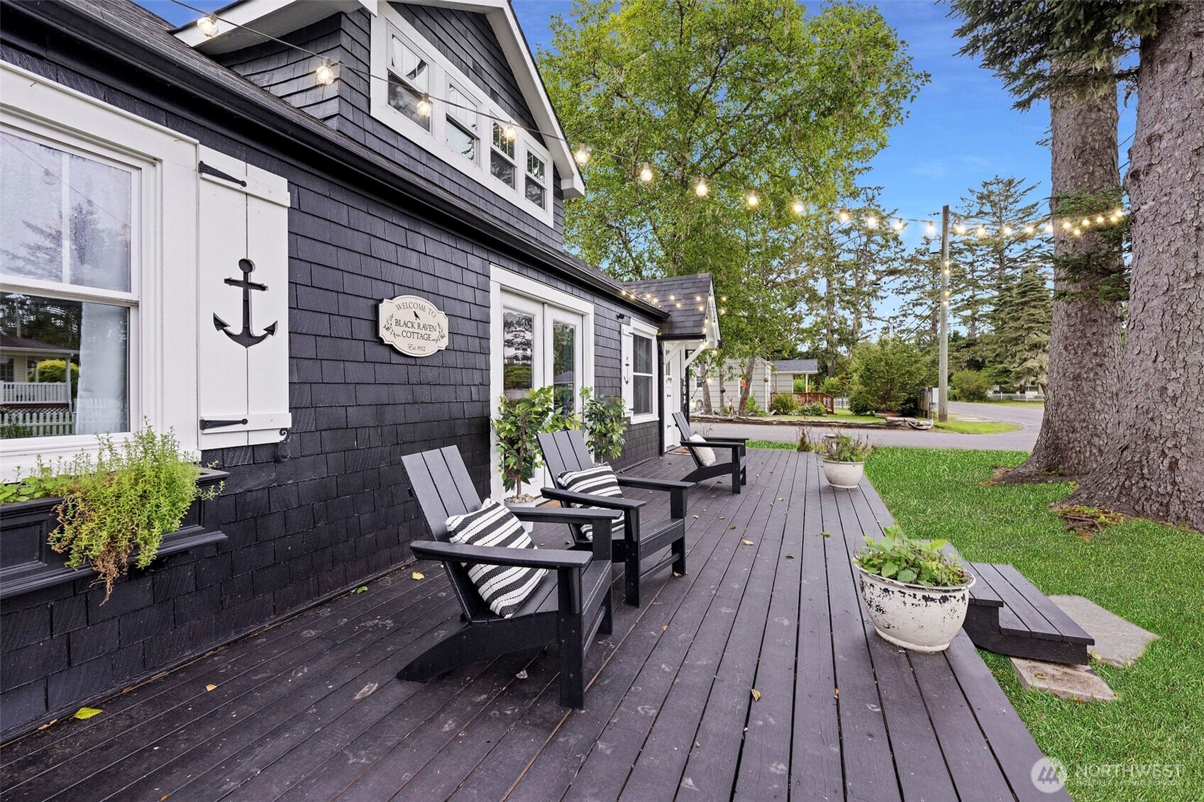 4202 L Place , Seaview, WA 98641