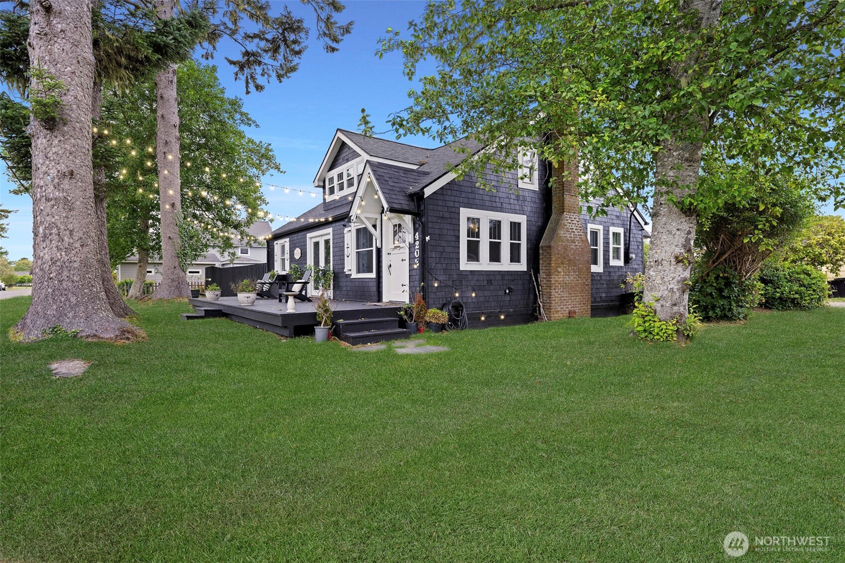 4202 L Place , Seaview, WA 98641