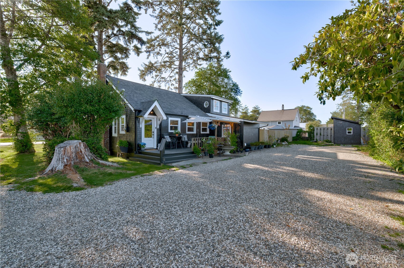 4202 L Place , Seaview, WA 98641