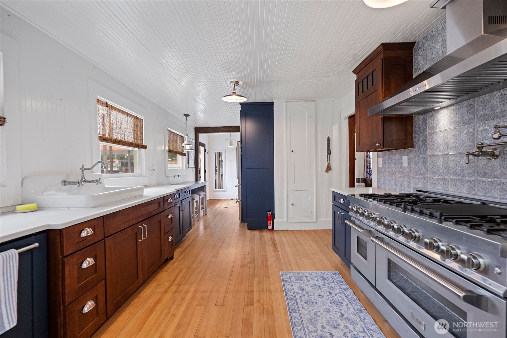 4202 L Place , Seaview, WA 98641