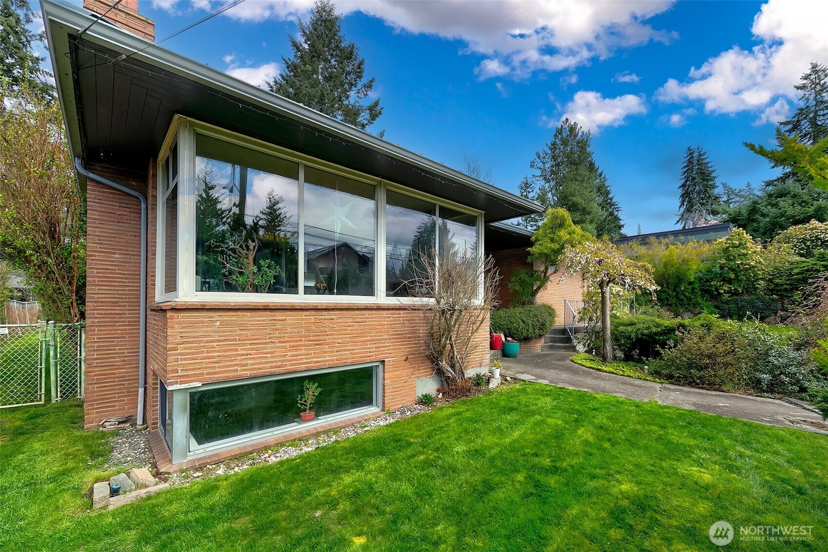 414 NW 117th Street , Seattle, WA 98177