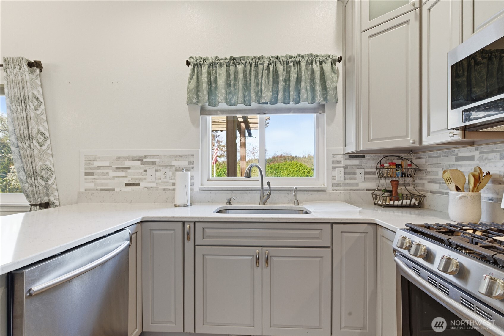 1706 NE Joanne Lane , Bremerton, WA 98311