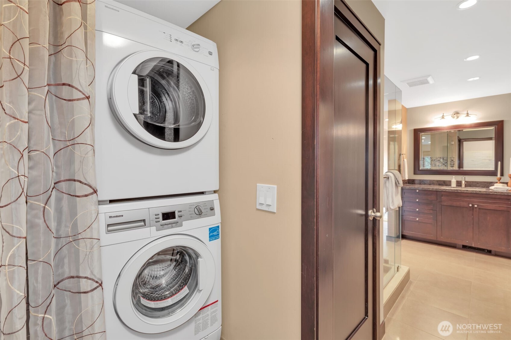 1231 5th Avenue N #101, Seattle, WA 98109