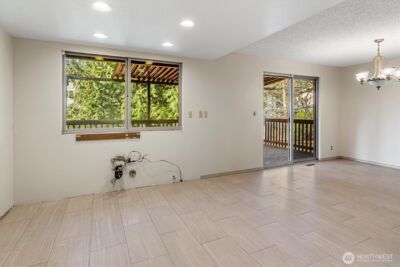 13575 Roosevelt Way N, Seattle, WA 98133 - Photo 11