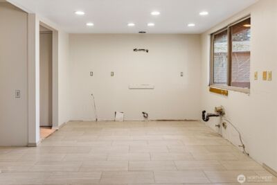 13575 Roosevelt Way N, Seattle, WA 98133 - Photo 12