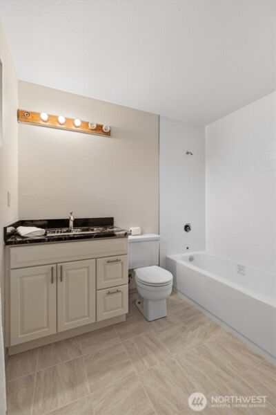 13575 Roosevelt Way N, Seattle, WA 98133 - Photo 14