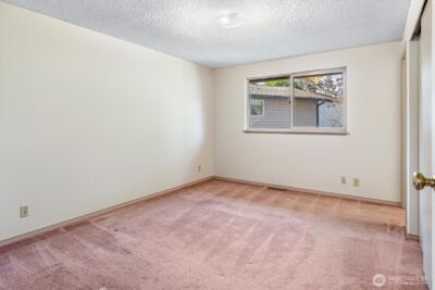 13575 Roosevelt Way N, Seattle, WA 98133 - Photo 15