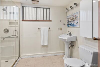 13575 Roosevelt Way N, Seattle, WA 98133 - Photo 19