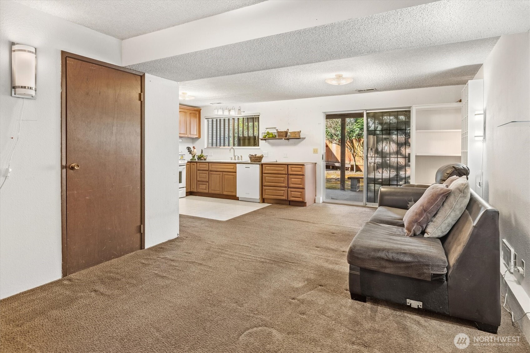 13575 Roosevelt Way N, Seattle, WA 98133