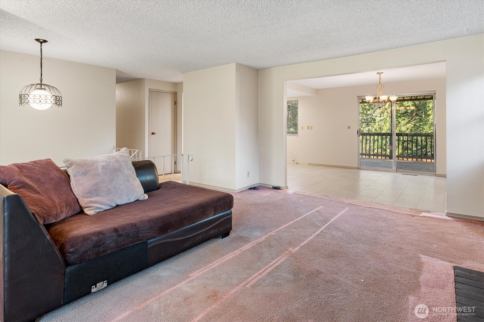 13575 Roosevelt Way N, Seattle, WA 98133