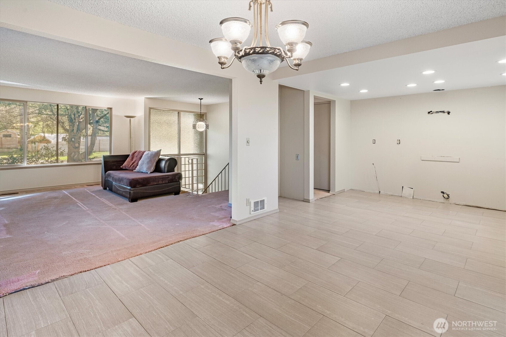 13575 Roosevelt Way N, Seattle, WA 98133