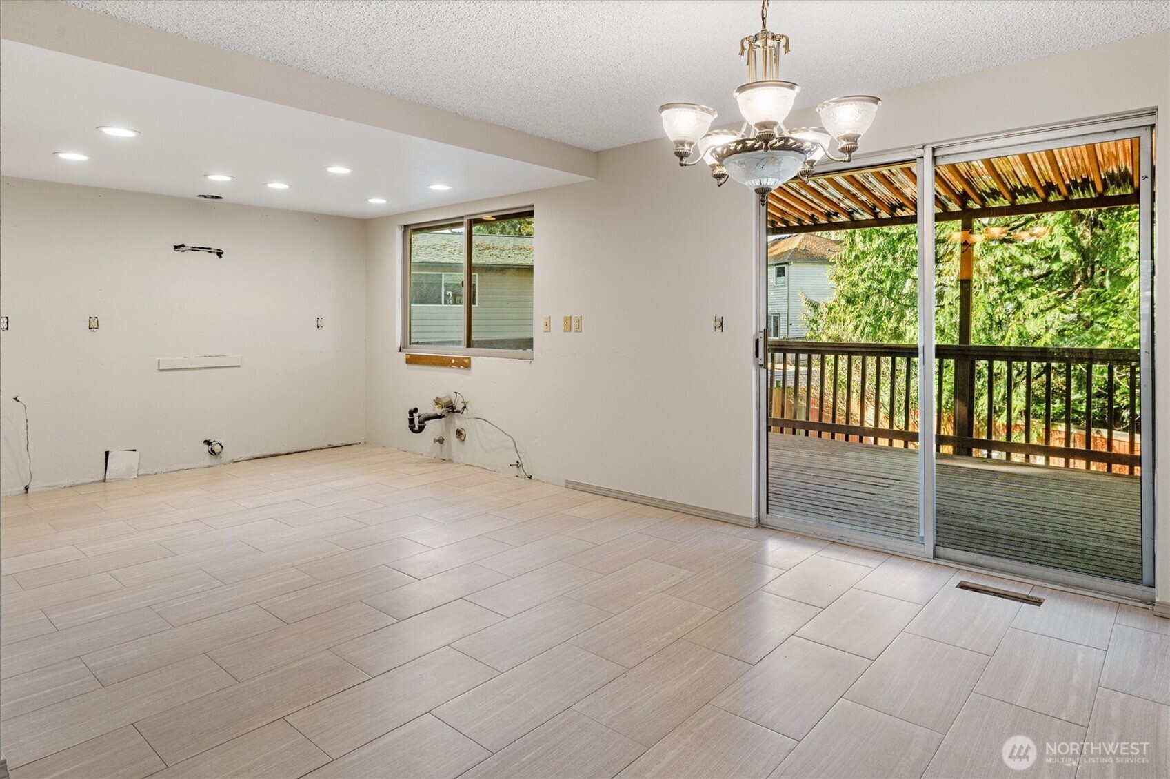 13575 Roosevelt Way N, Seattle, WA 98133