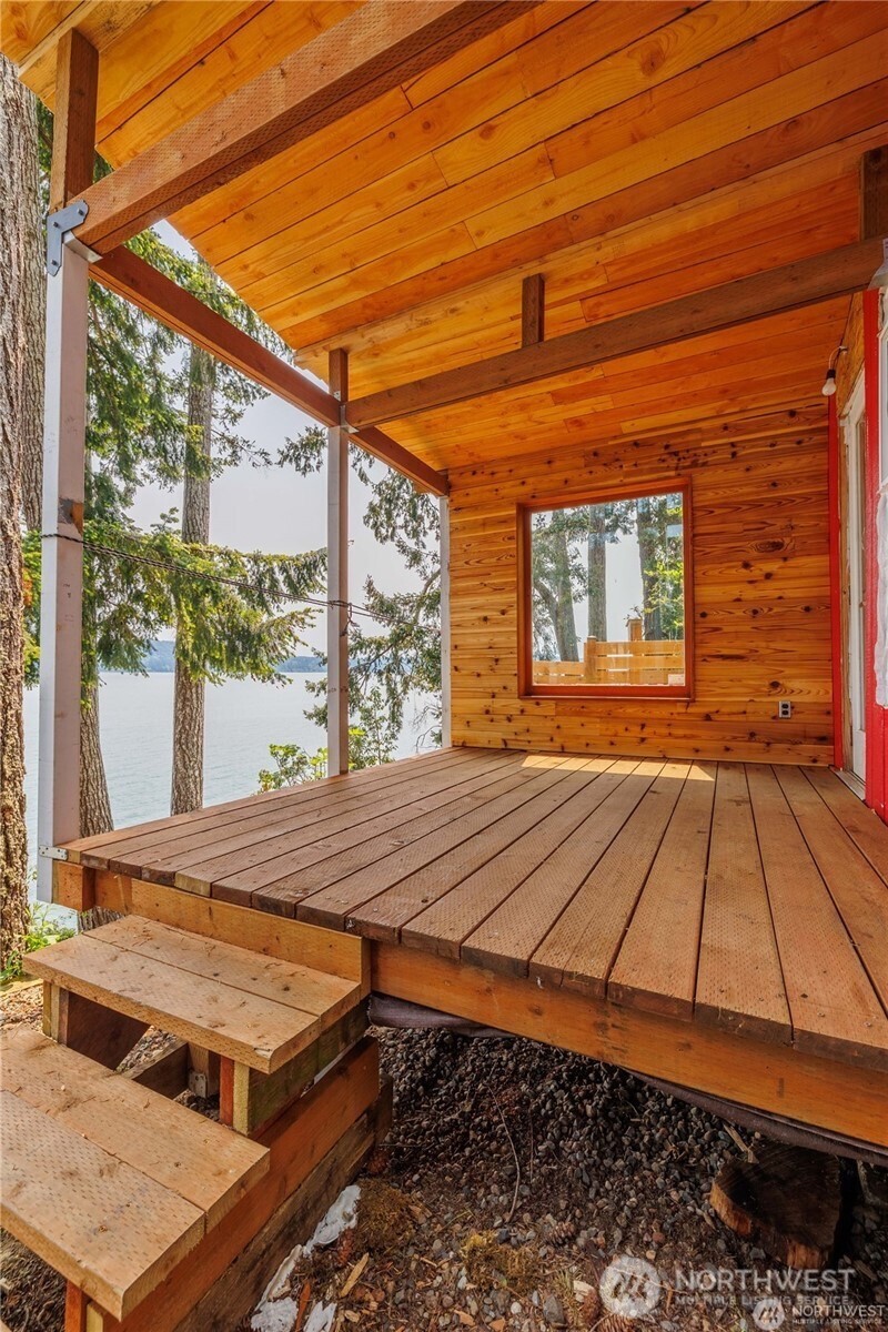 40 N Triton Head Drive , Lilliwaup, WA 98555