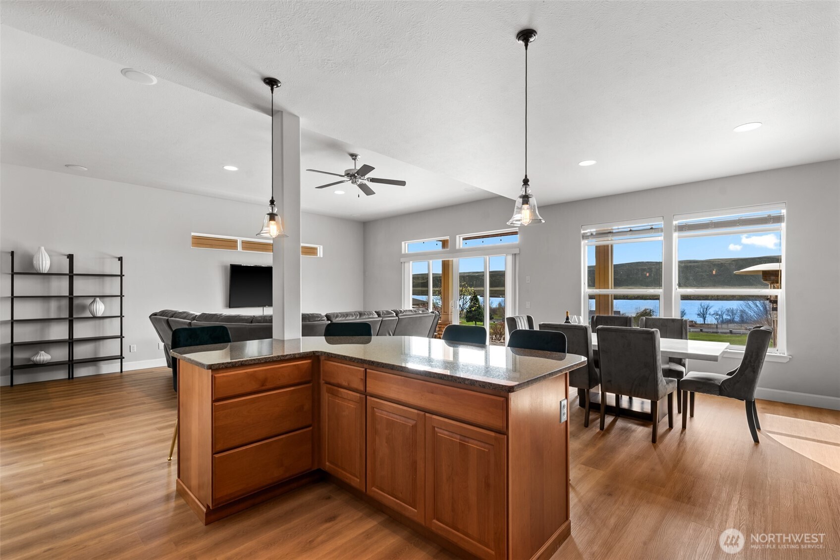 23496 Sunserra Loop NW, Quincy, WA 98848