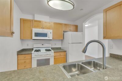 13349 Ambaum Boulevard SW, Burien, WA 98146 - Photo 10