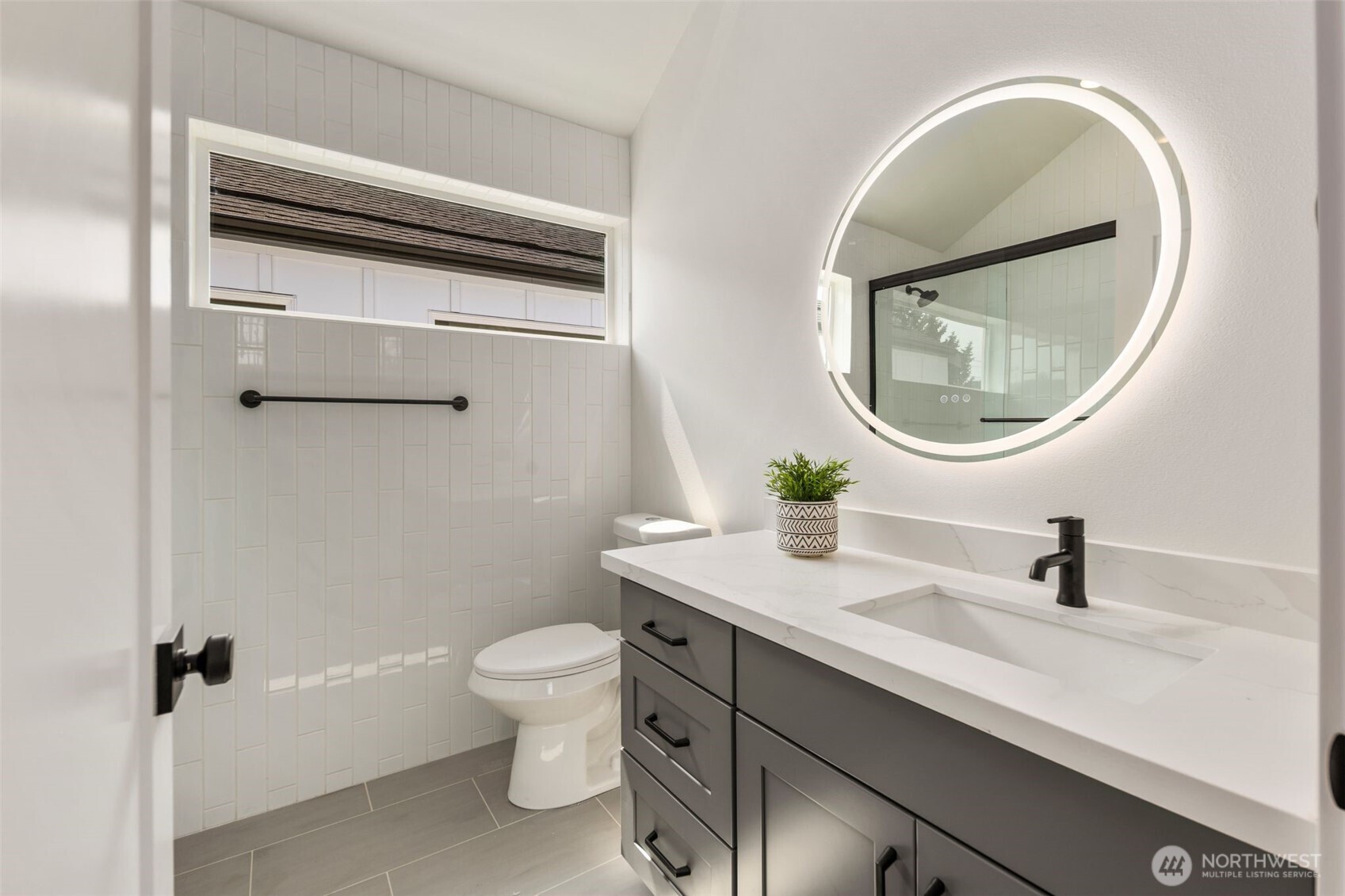 820 B S Sullivan Street , Seattle, WA 98108