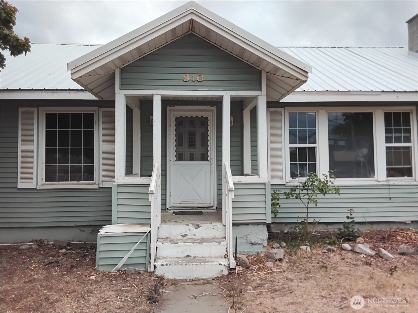 910 Dogwood Street , Oroville, WA 98844