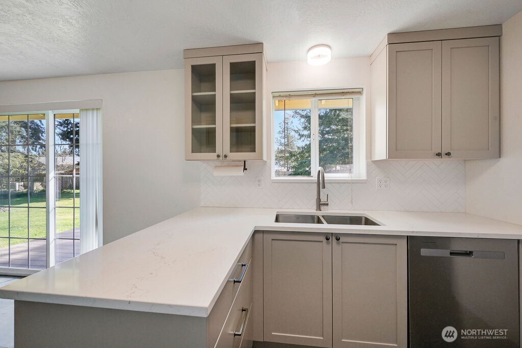 90 Kem Street , Port Hadlock, WA 98339