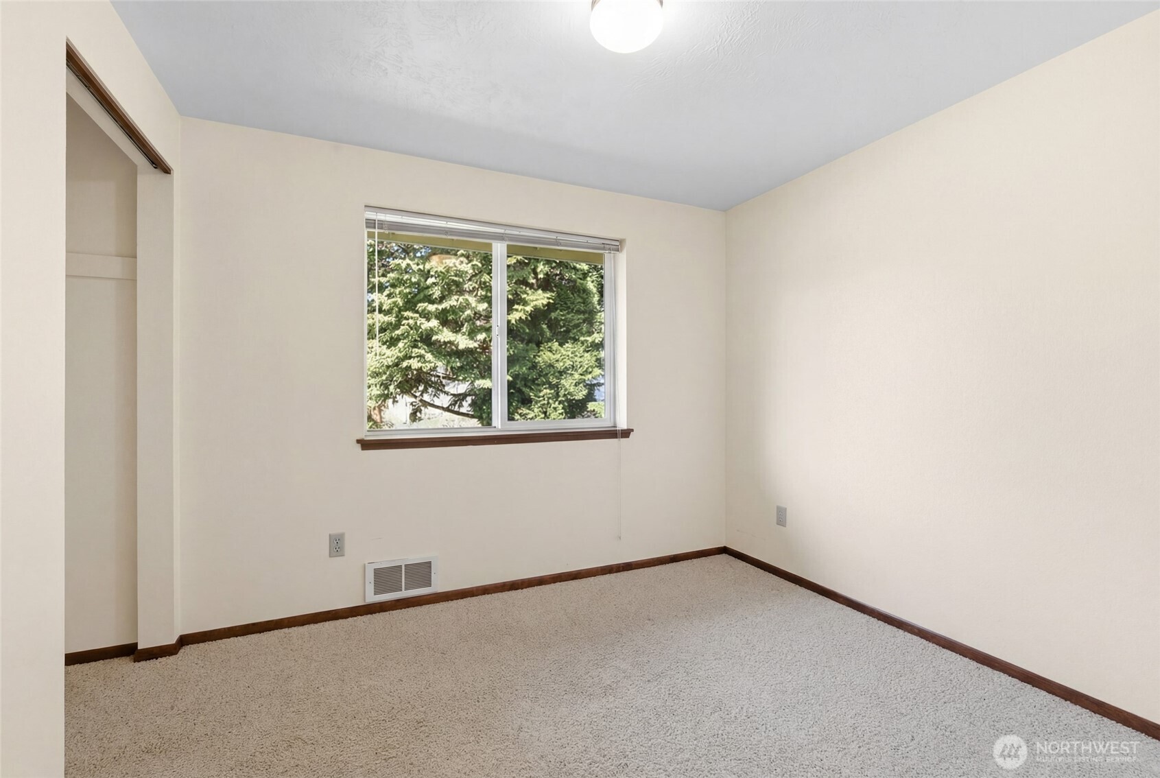 90 Kem Street , Port Hadlock, WA 98339